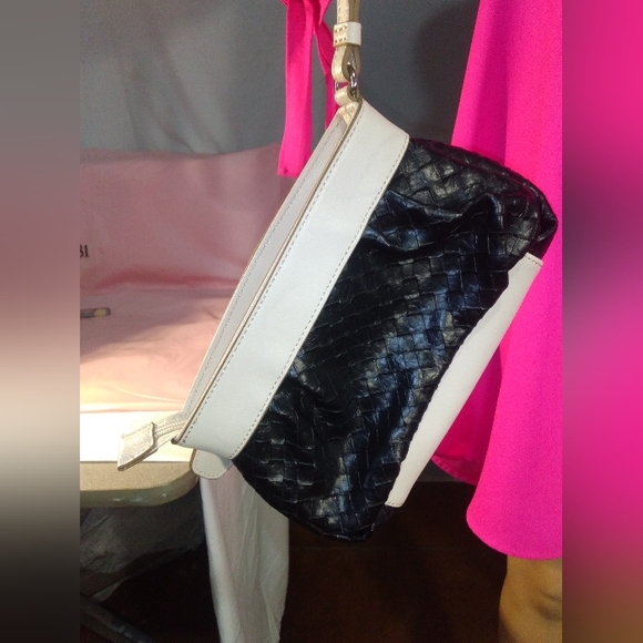 Simply Vera Wang Wristlet Purse - Picture 4 of 10